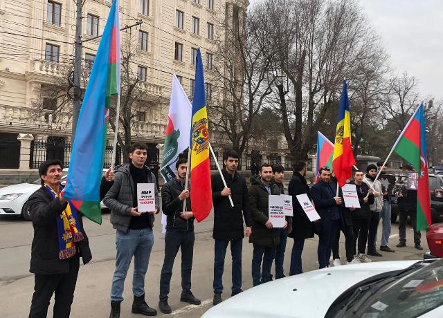 Beynəlxalq təşkilatların Kişinyovdakı nümayəndəlikləri önündə Xocalı soyqırımı ilə bağlı piket keçirilib 