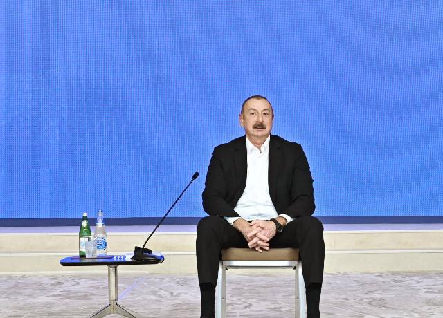 İlham Əliyev Azərbaycan Gəncləri Gününün 25 illiyinə həsr olunmuş Gənclər Forumunda iştirak edib (+FOTO=25, +VİDEO)