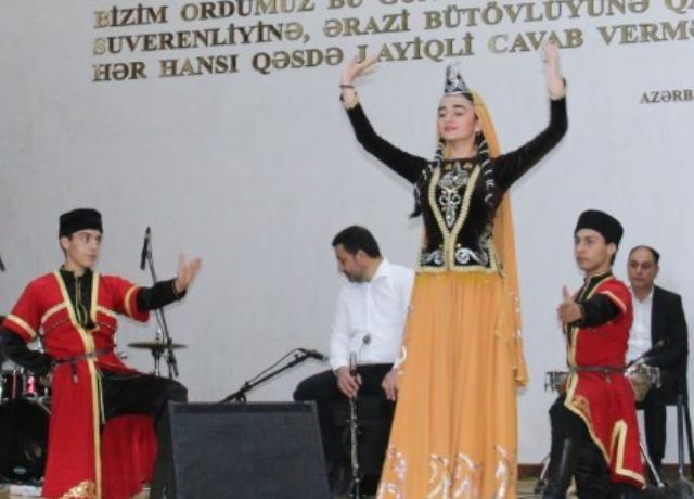 Baş İdarənin təşkilatçılığı ilə Heydər Əliyev adına Azərbaycan Ali Hərbi Məktəbində Ramazan bayramı münasibətilə konsert keçirilib +FOTO=13