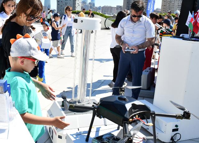 AMEA Yüksək Texnologiyalar Parkı “Uşaq festivalı”nda innovativ məhsullar nümayiş etdirib +FOTO=10